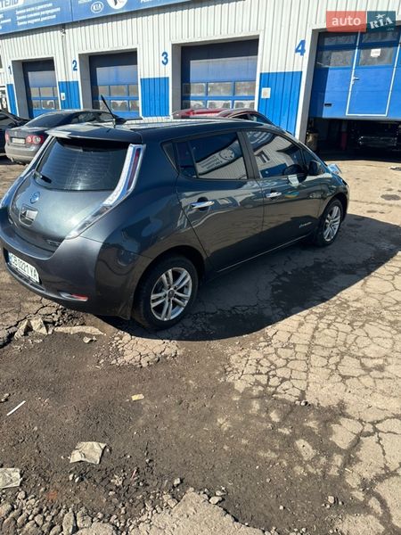 Хэтчбек Nissan Leaf 2013 в Чернигове