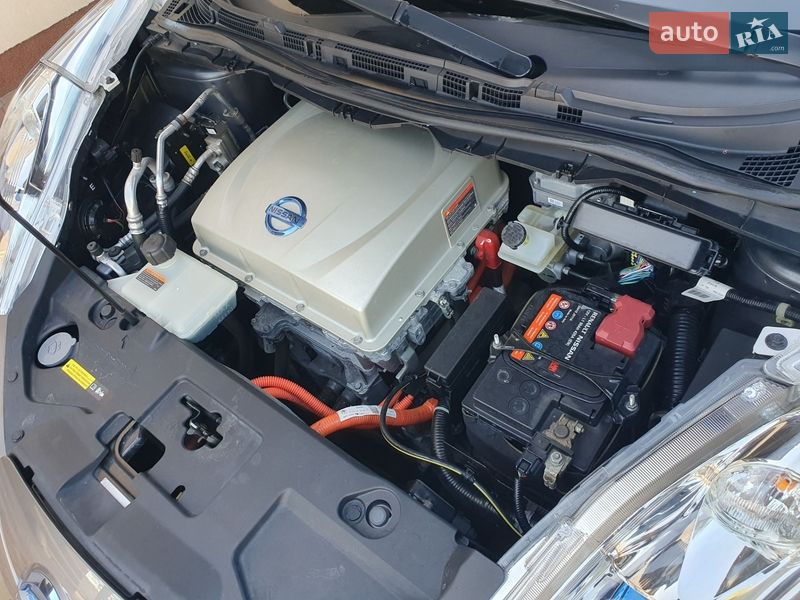 Хетчбек Nissan Leaf 2014 в Горі