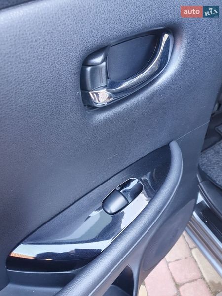 Хетчбек Nissan Leaf 2014 в Горі