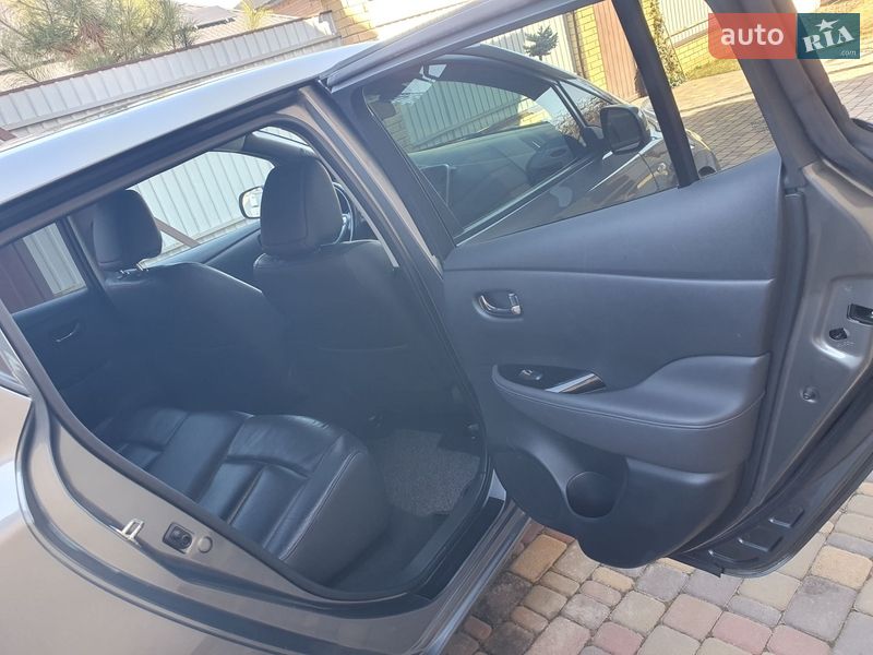Хетчбек Nissan Leaf 2014 в Горі