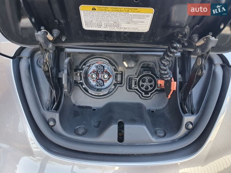 Хетчбек Nissan Leaf 2014 в Горі