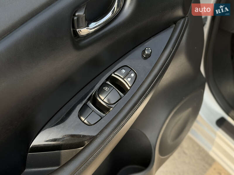 Хэтчбек Nissan Leaf 2013 в Шептицькому