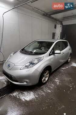 Хэтчбек Nissan Leaf 2012 в Умани