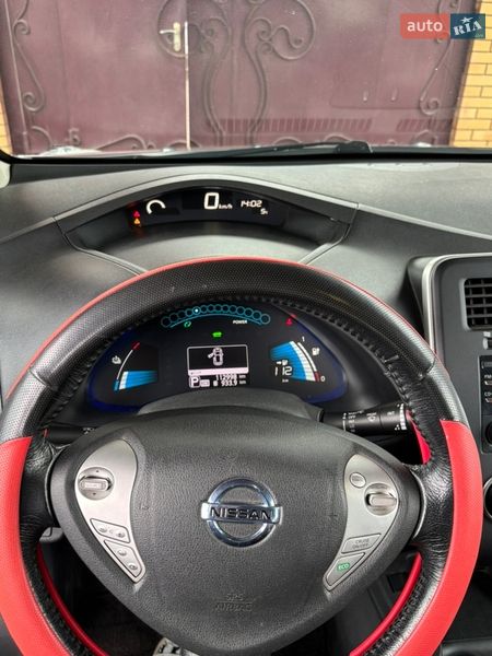 Хетчбек Nissan Leaf 2014 в Дніпрі