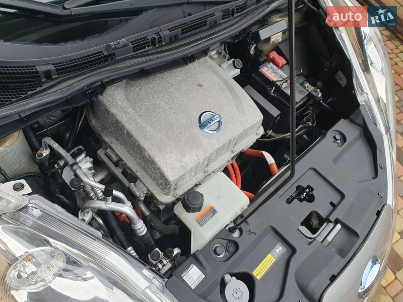 Хэтчбек Nissan Leaf 2013 в Горе