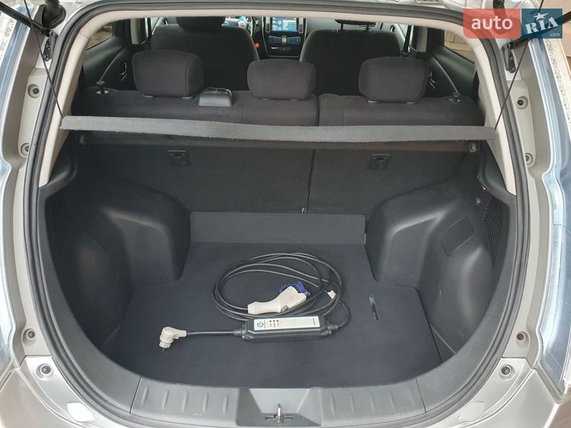 Хэтчбек Nissan Leaf 2013 в Горе