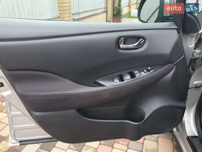 Хэтчбек Nissan Leaf 2013 в Горе