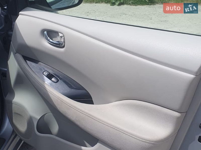 Хетчбек Nissan Leaf 2012 в Житомирі