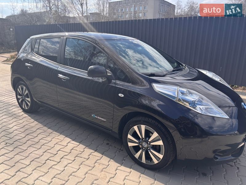 Хетчбек Nissan Leaf 2015 в Житомирі