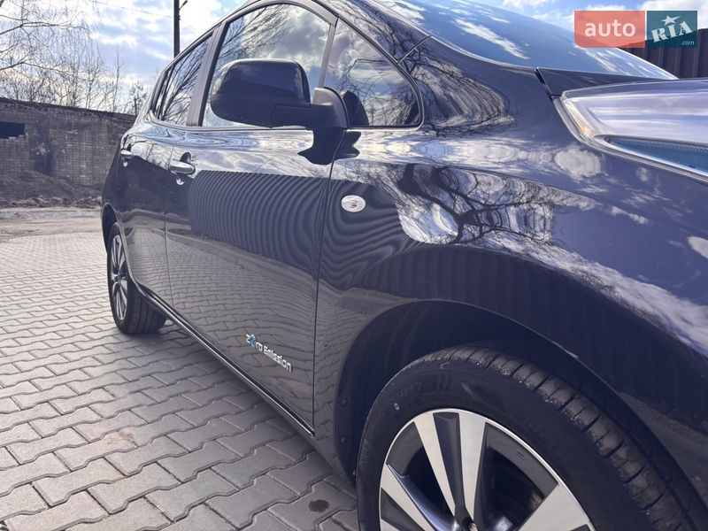 Хетчбек Nissan Leaf 2015 в Житомирі