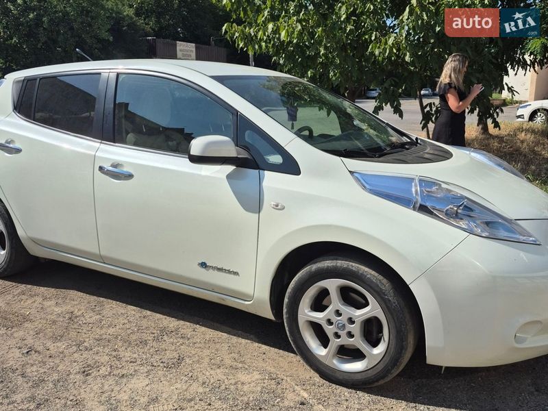 Хэтчбек Nissan Leaf 2013 в Ивано-Франковске фото 10 Хэтчбек Nissan Leaf 2013 в Ивано-Франковске