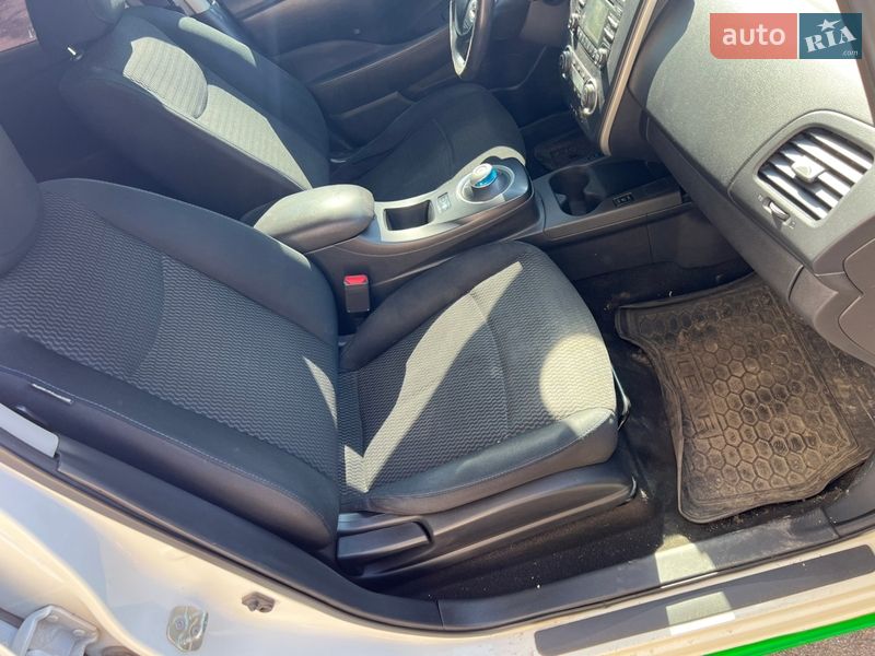 Хэтчбек Nissan Leaf 2015 в Днепре