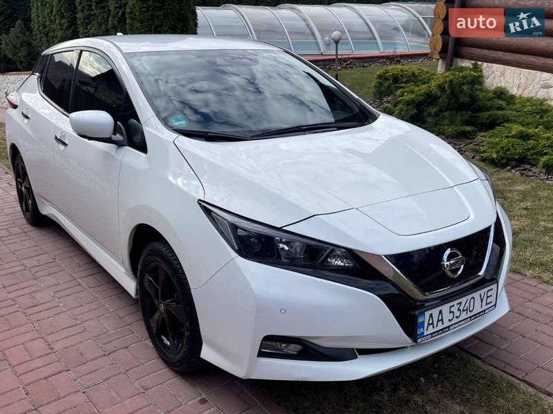Хэтчбек Nissan Leaf 2021 в Киеве
