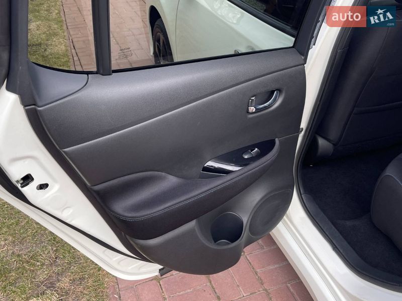 Хэтчбек Nissan Leaf 2021 в Киеве