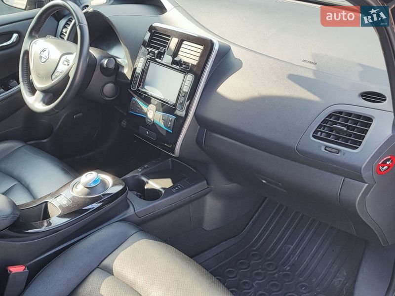 Хэтчбек Nissan Leaf 2013 в Каменец-Подольском