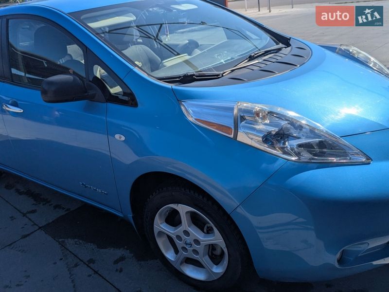 Хэтчбек Nissan Leaf 2012 в Коростышеве фото Хэтчбек Nissan Leaf 2012 в Коростышеве