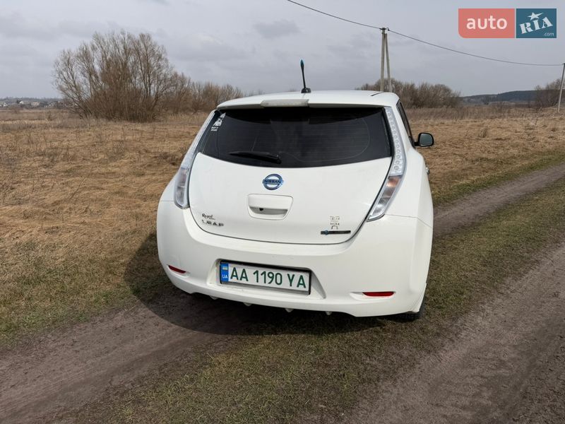 Хэтчбек Nissan Leaf 2013 в Киеве
