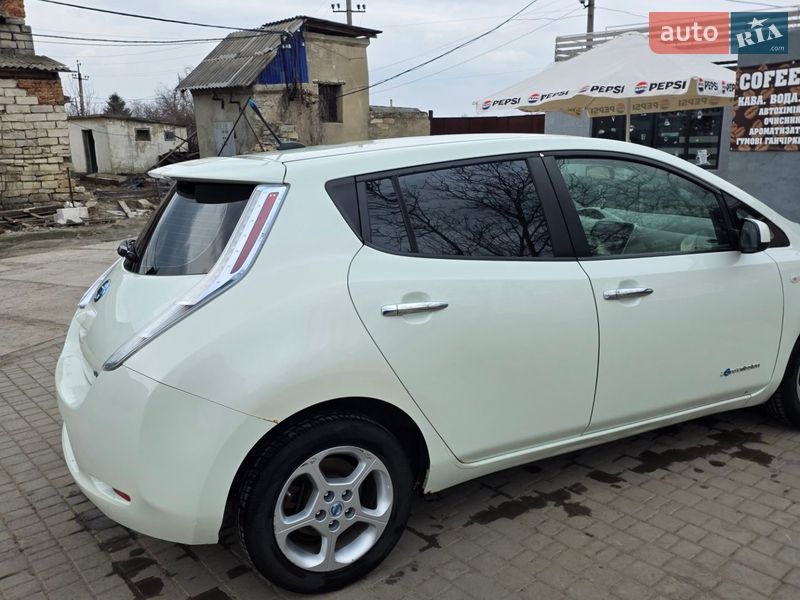 Хэтчбек Nissan Leaf 2011 в Подольске