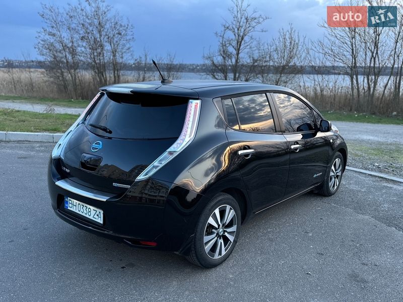 Хетчбек Nissan Leaf 2013 в Миколаєві
