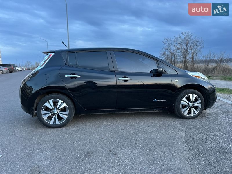 Хетчбек Nissan Leaf 2013 в Миколаєві