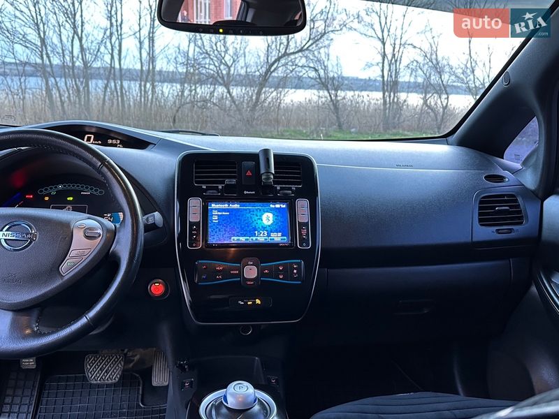 Хетчбек Nissan Leaf 2013 в Миколаєві