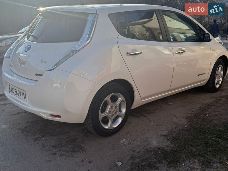 Хэтчбек Nissan Leaf 2017 в Кропивницком