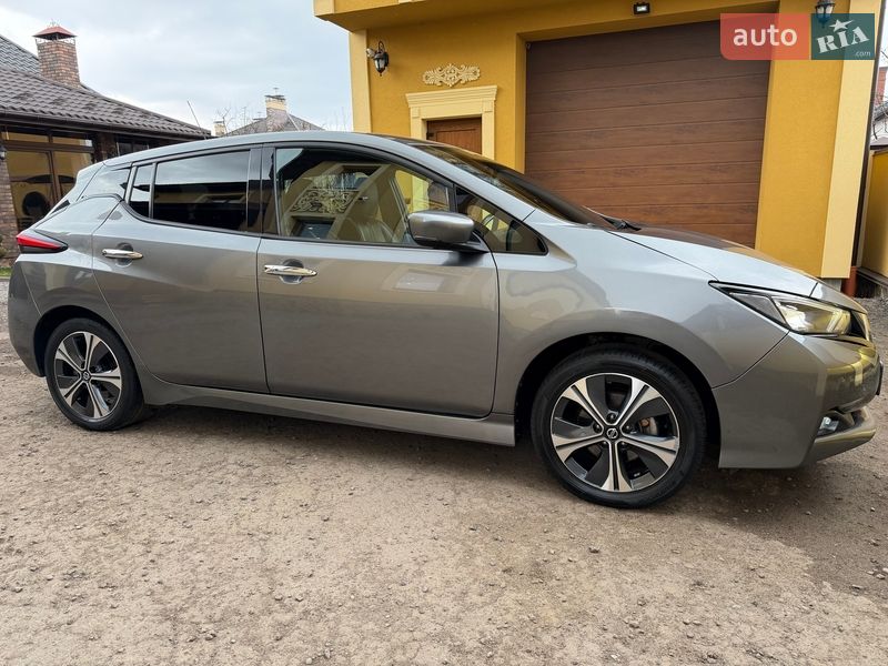 Хэтчбек Nissan Leaf 2020 в Львове