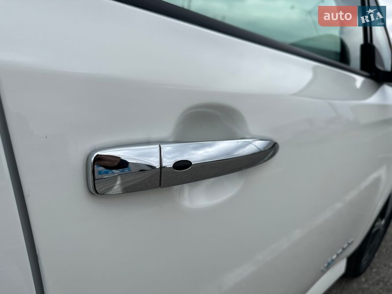 Хэтчбек Nissan Leaf 2018 в Черновцах