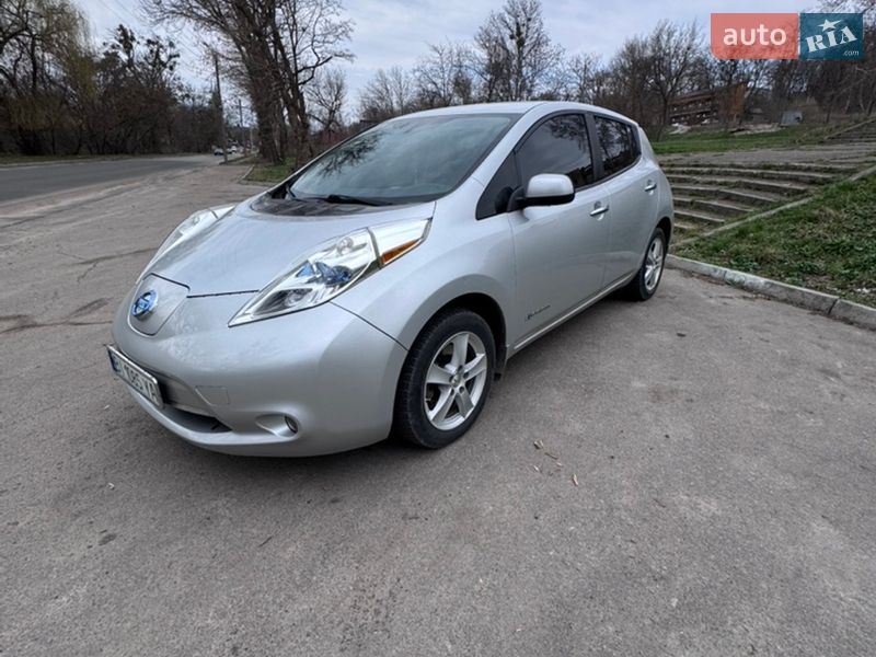 Хэтчбек Nissan Leaf 2015 в Полтаве фото Хэтчбек Nissan Leaf 2015 в Полтаве