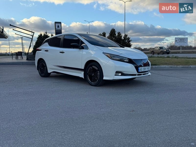 Хэтчбек Nissan Leaf 2023 в Днепре