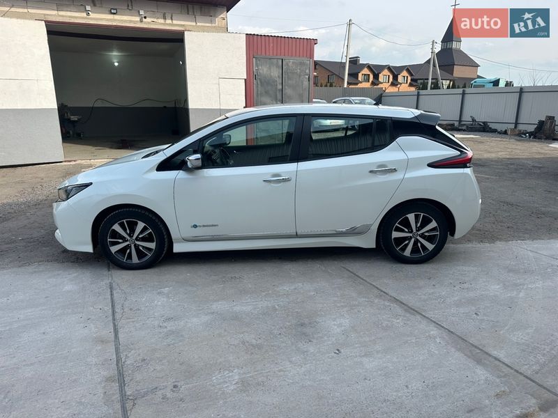 Хэтчбек Nissan Leaf 2018 в Сокале
