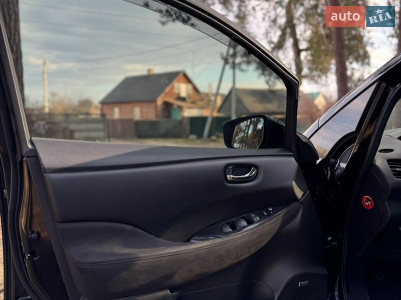 Хетчбек Nissan Leaf 2016 в Житомирі