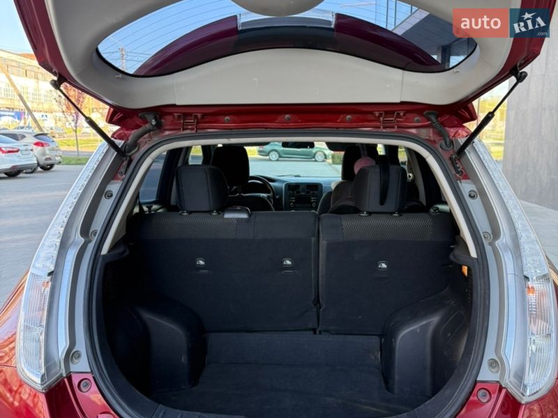 Хетчбек Nissan Leaf 2015 в Ужгороді