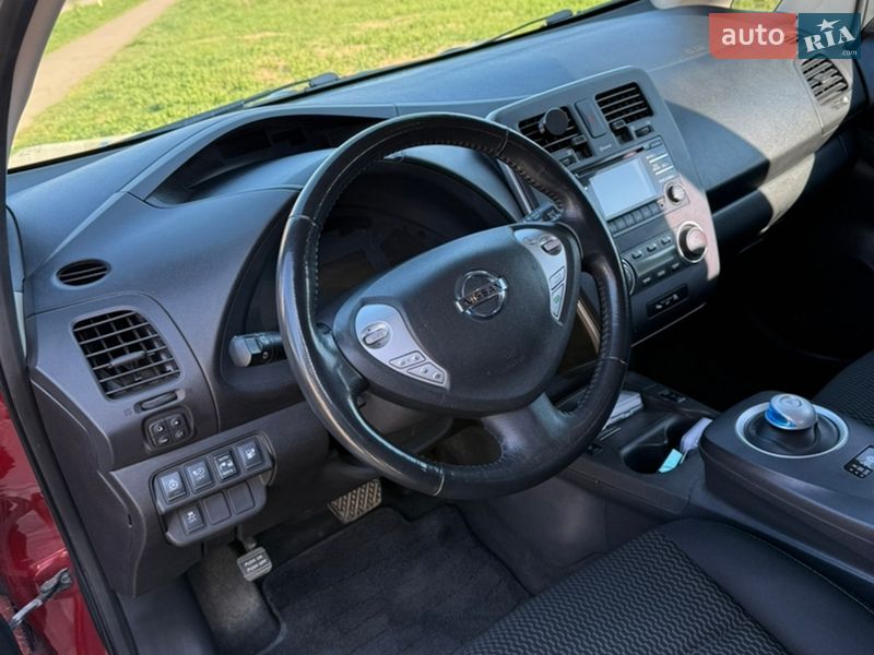 Хетчбек Nissan Leaf 2015 в Ужгороді