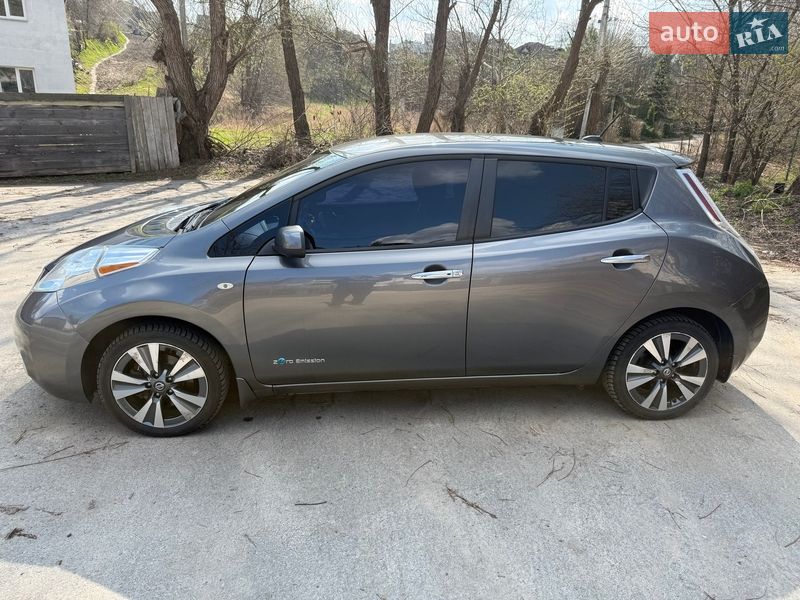 Хэтчбек Nissan Leaf 2016 в Киеве