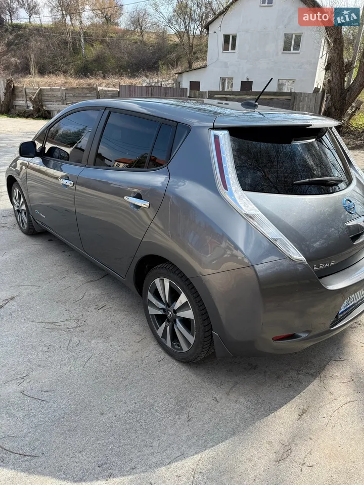 2015 Nissan Leaf - мініатюра 11