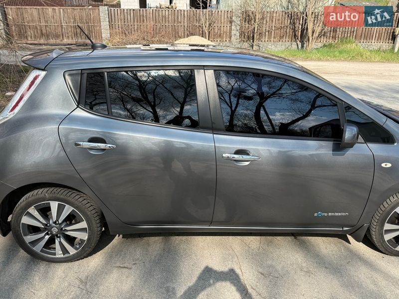 Хэтчбек Nissan Leaf 2016 в Киеве