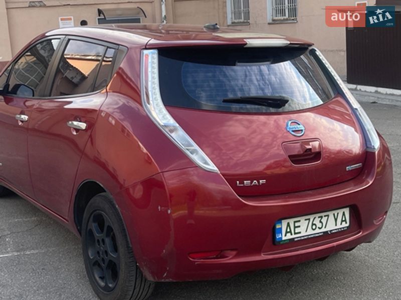 Хэтчбек Nissan Leaf 2012 в Днепре