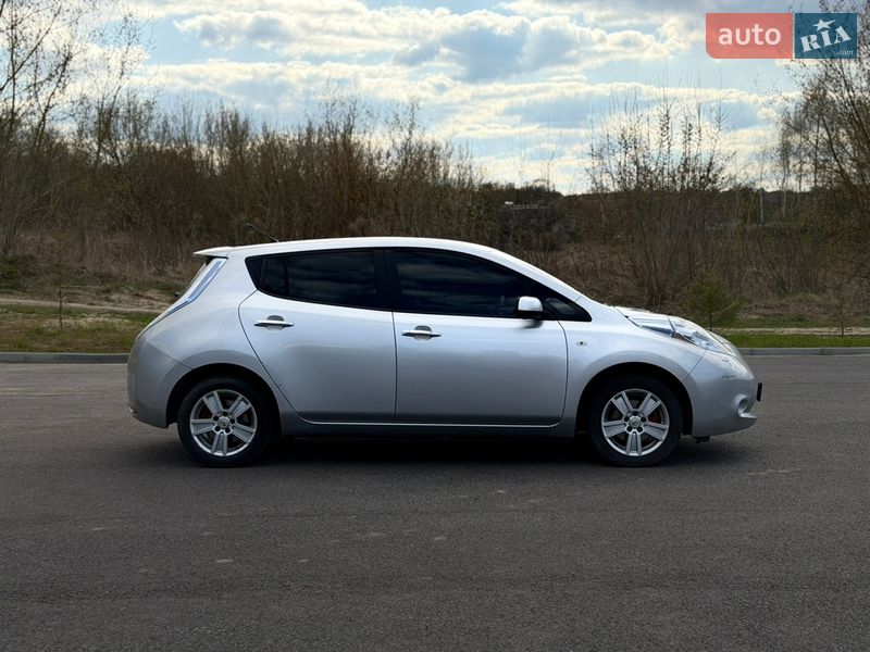 Хэтчбек Nissan Leaf 2012 в Ровно