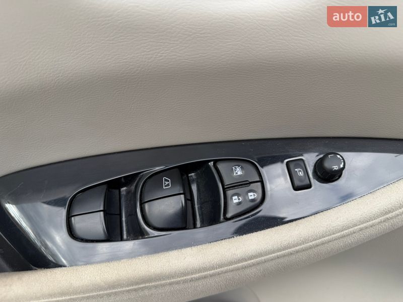 Хэтчбек Nissan Leaf 2012 в Ровно