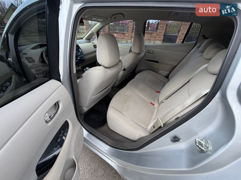 Хэтчбек Nissan Leaf 2012 в Ровно