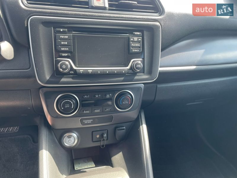 Хэтчбек Nissan Leaf 2018 в Томашполе