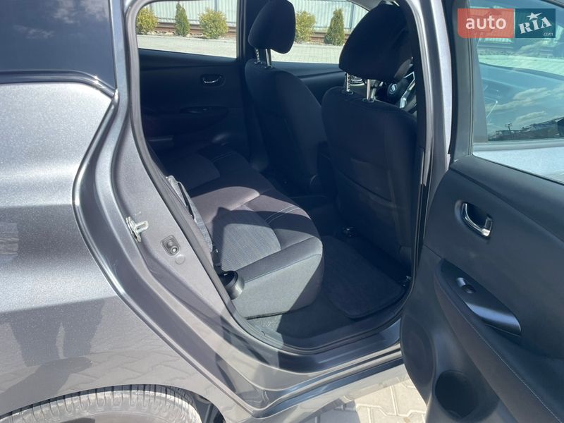 Хэтчбек Nissan Leaf 2018 в Томашполе