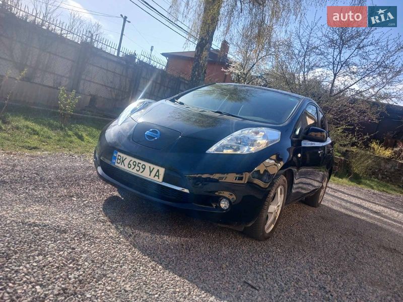 Хэтчбек Nissan Leaf 2012 в Ровно