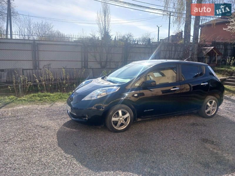 Хэтчбек Nissan Leaf 2012 в Ровно