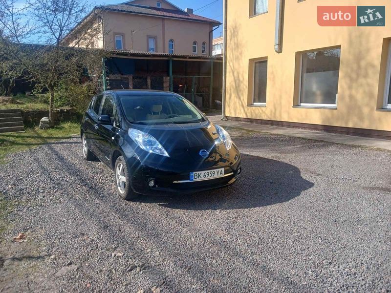 Хэтчбек Nissan Leaf 2012 в Ровно