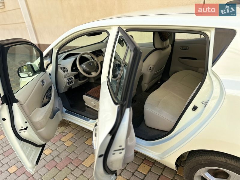 Хэтчбек Nissan Leaf 2012 в Одессе