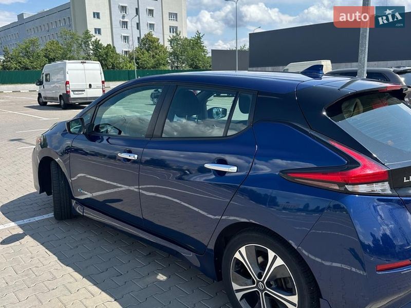 Хэтчбек Nissan Leaf 2018 в Киеве