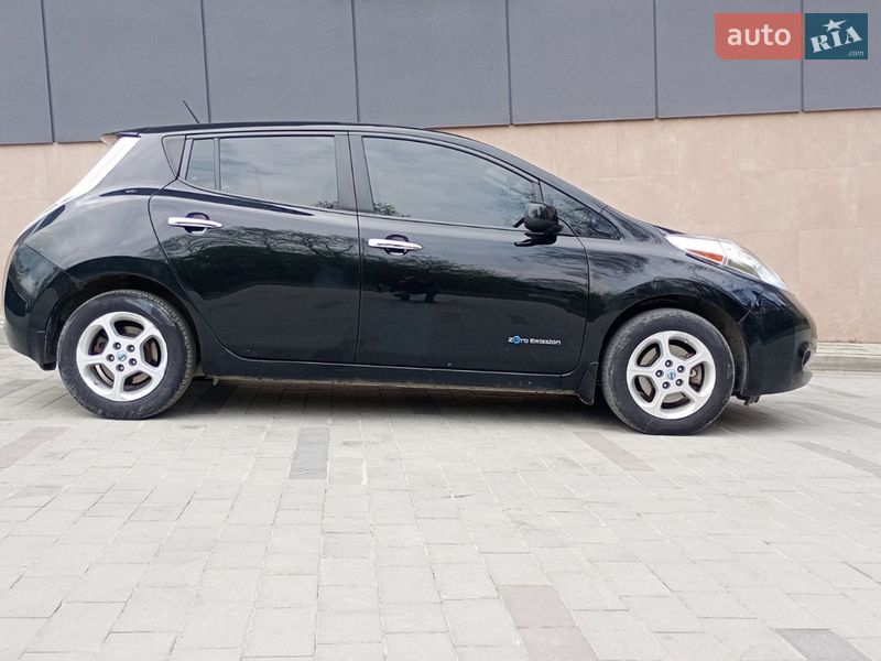 Хэтчбек Nissan Leaf 2015 в Тернополе
