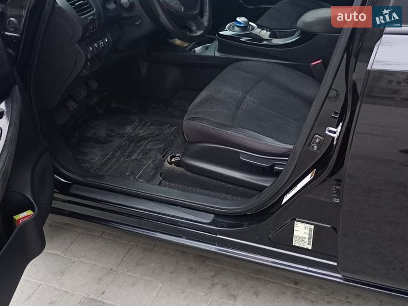 Хэтчбек Nissan Leaf 2015 в Тернополе